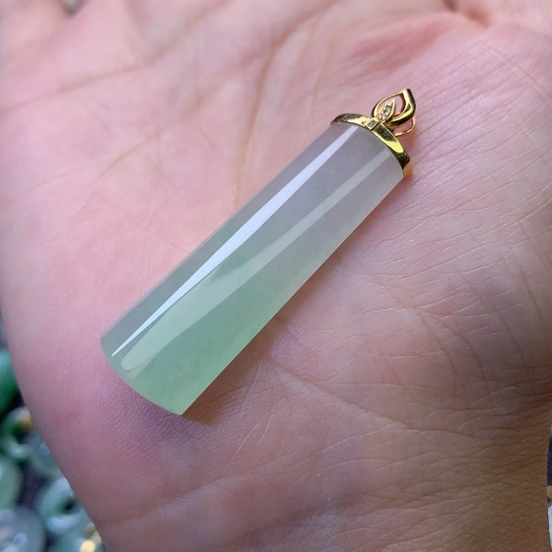 【闪购商品】吊坠(赠链)18K金镶嵌翡翠