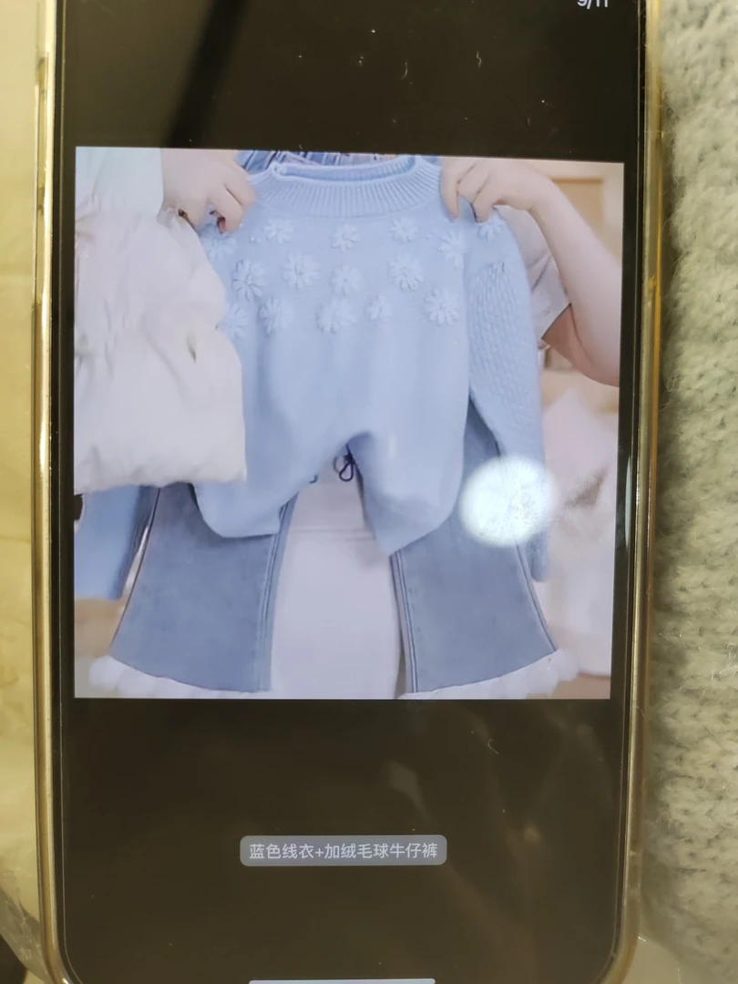 女童蓝色绣花套头毛衣