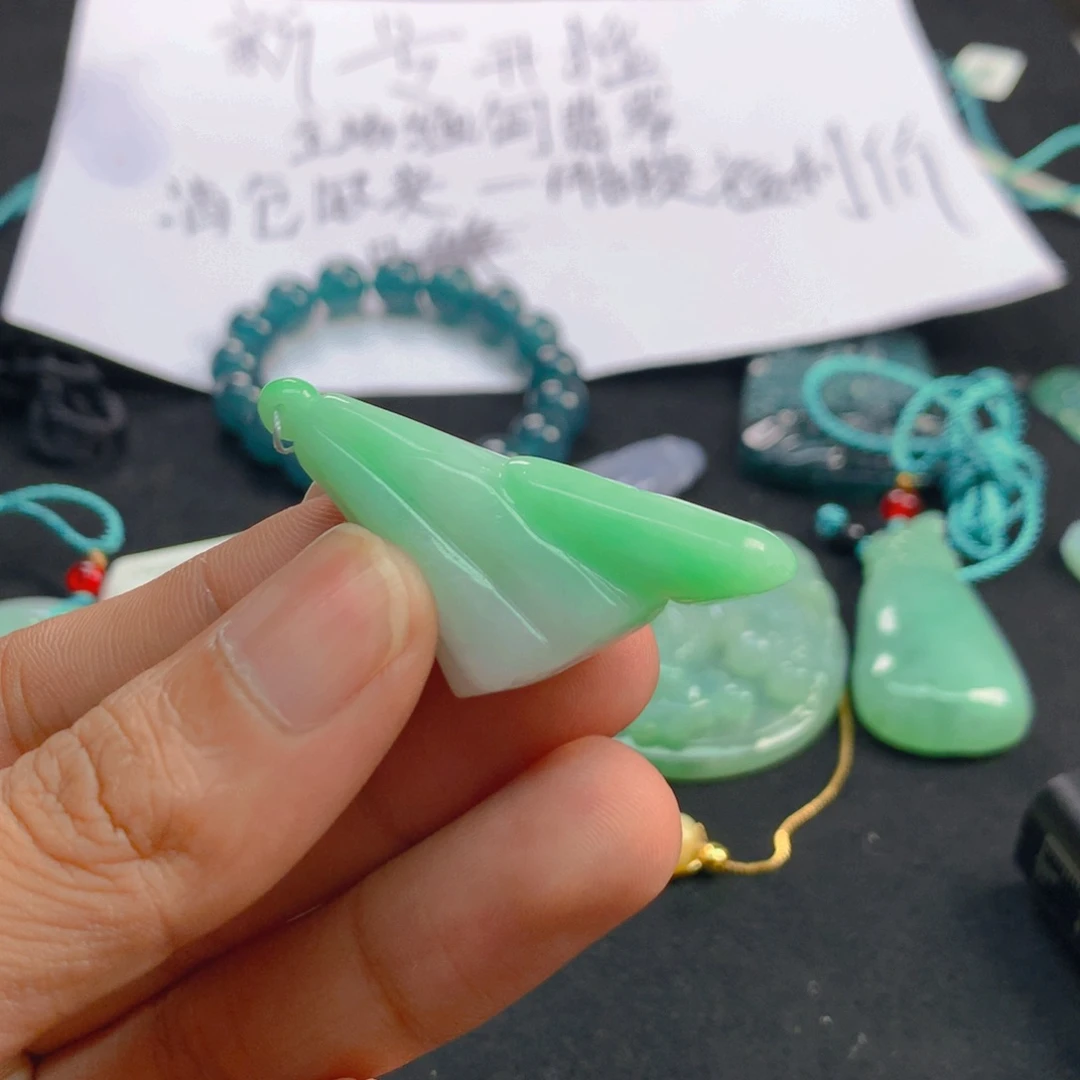 翡翠未镶嵌颈饰天然缅甸翡翠A货