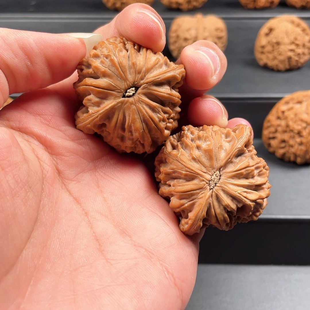 吊坠文玩核桃仍**海潮。磨盘