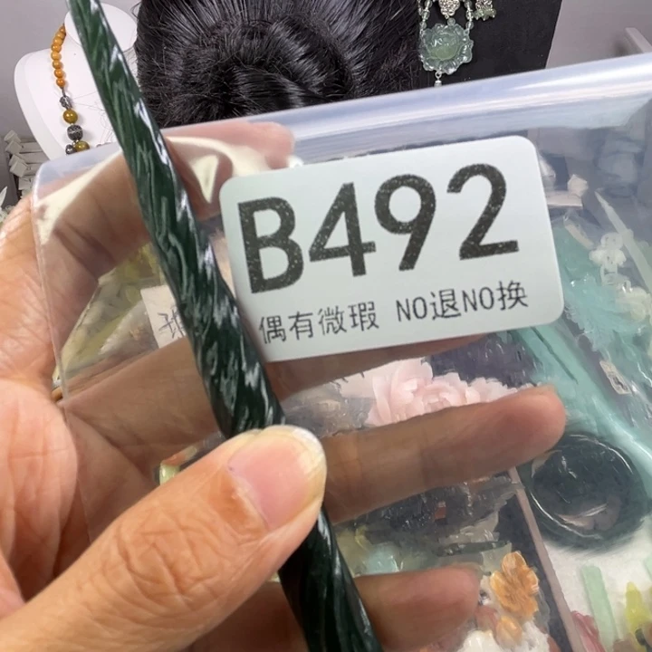 未镶嵌岫玉发饰笑**?