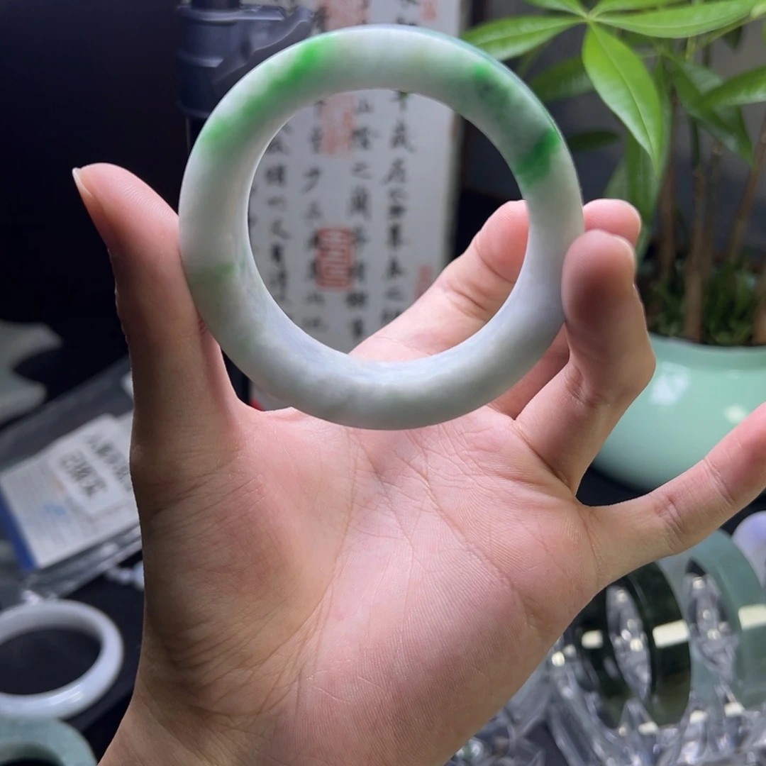 未镶嵌正圈定制翡翠辣绿