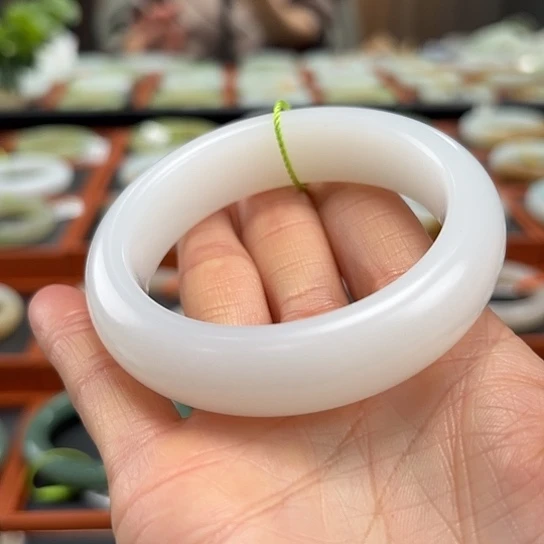 和田玉手镯卡55.6未镶嵌H***心