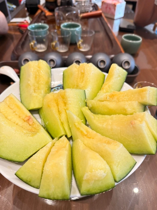 山东网纹瓜玫蜜珑瓜口感新鲜软糯香甜肉厚的精品水果