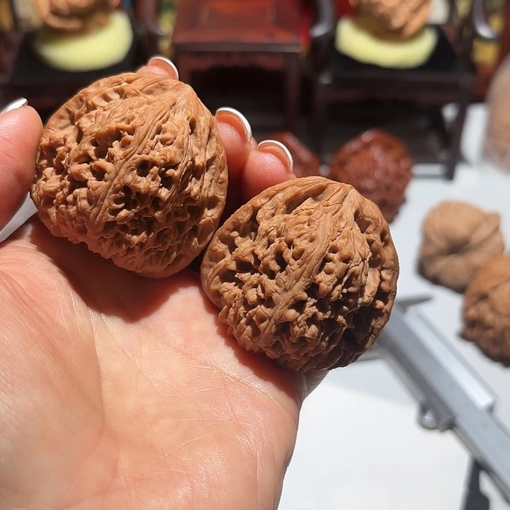 马***侯大叶紫檀（黑酸枝木类）文玩核桃南疆石一对