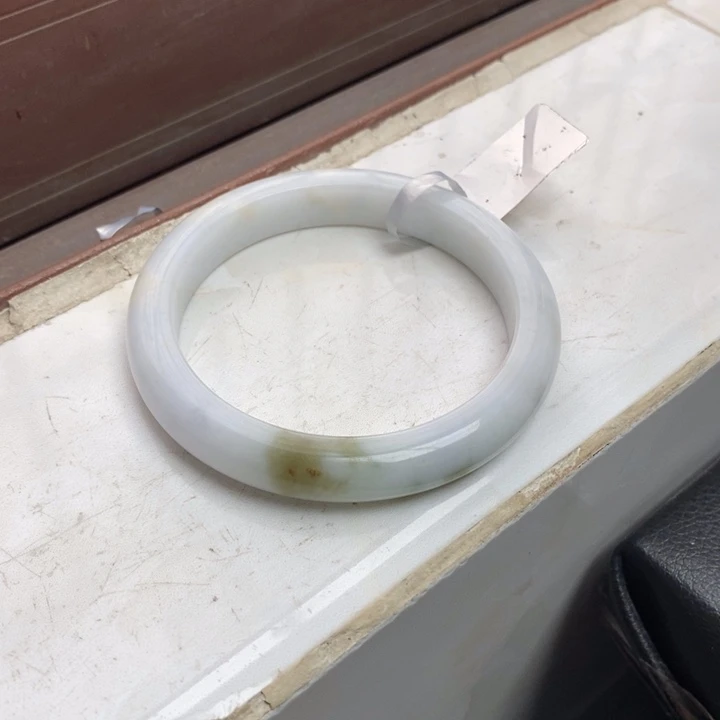 翡翠手镯未镶嵌翡翠手镯