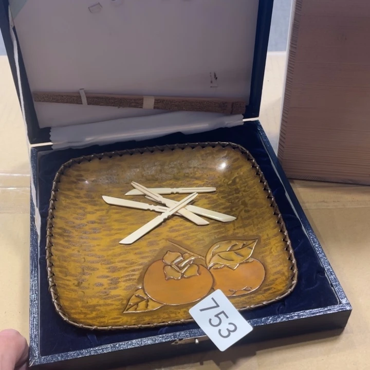 好看的一个果子钵