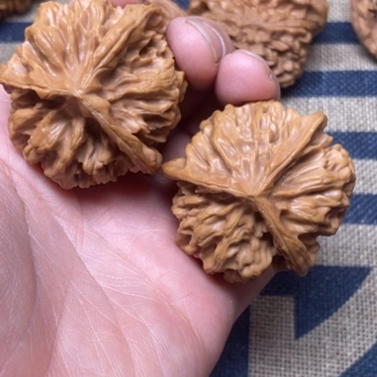 吊坠文玩核桃三棱