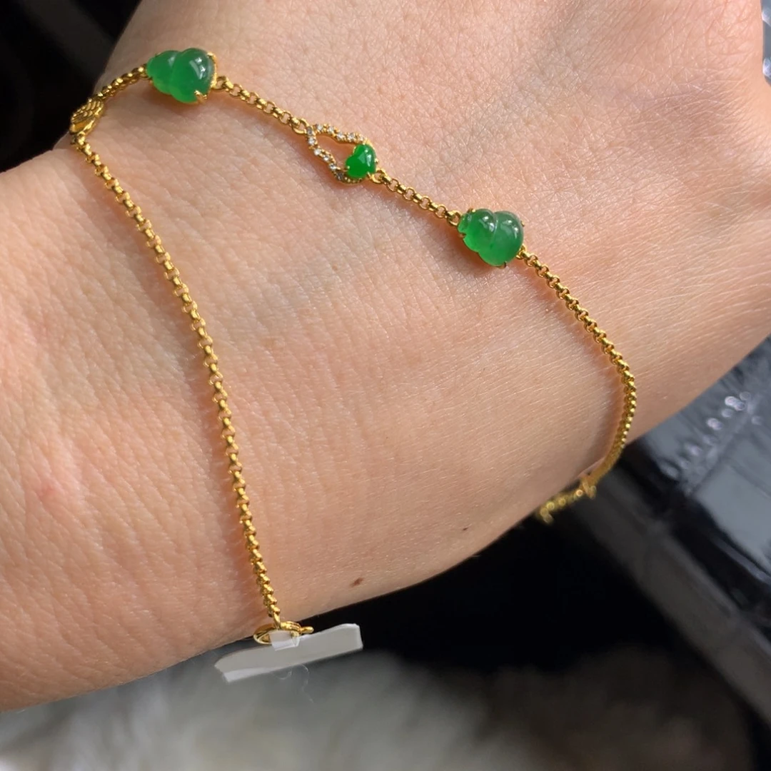 小****翡翠18K金镶嵌颈饰翡翠