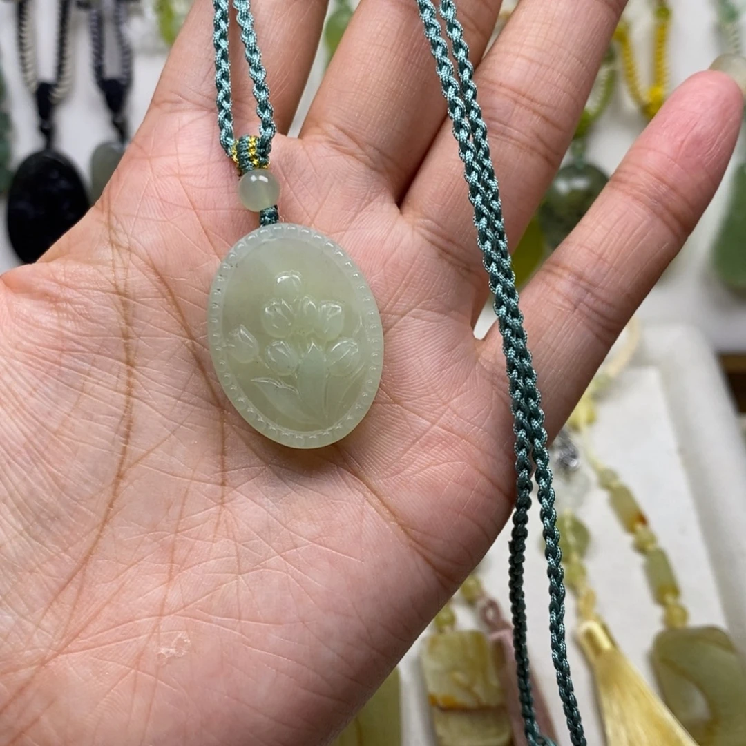 蛇纹石玉未镶嵌颈饰