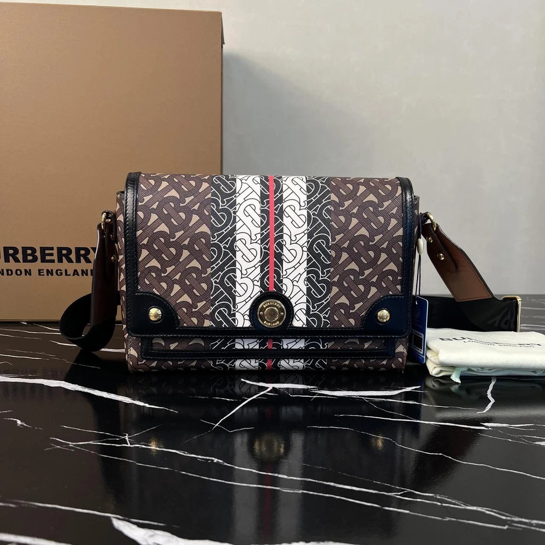 95新 BURBERRY/博柏利 巴宝莉 老花邮差包9366-69F  9781