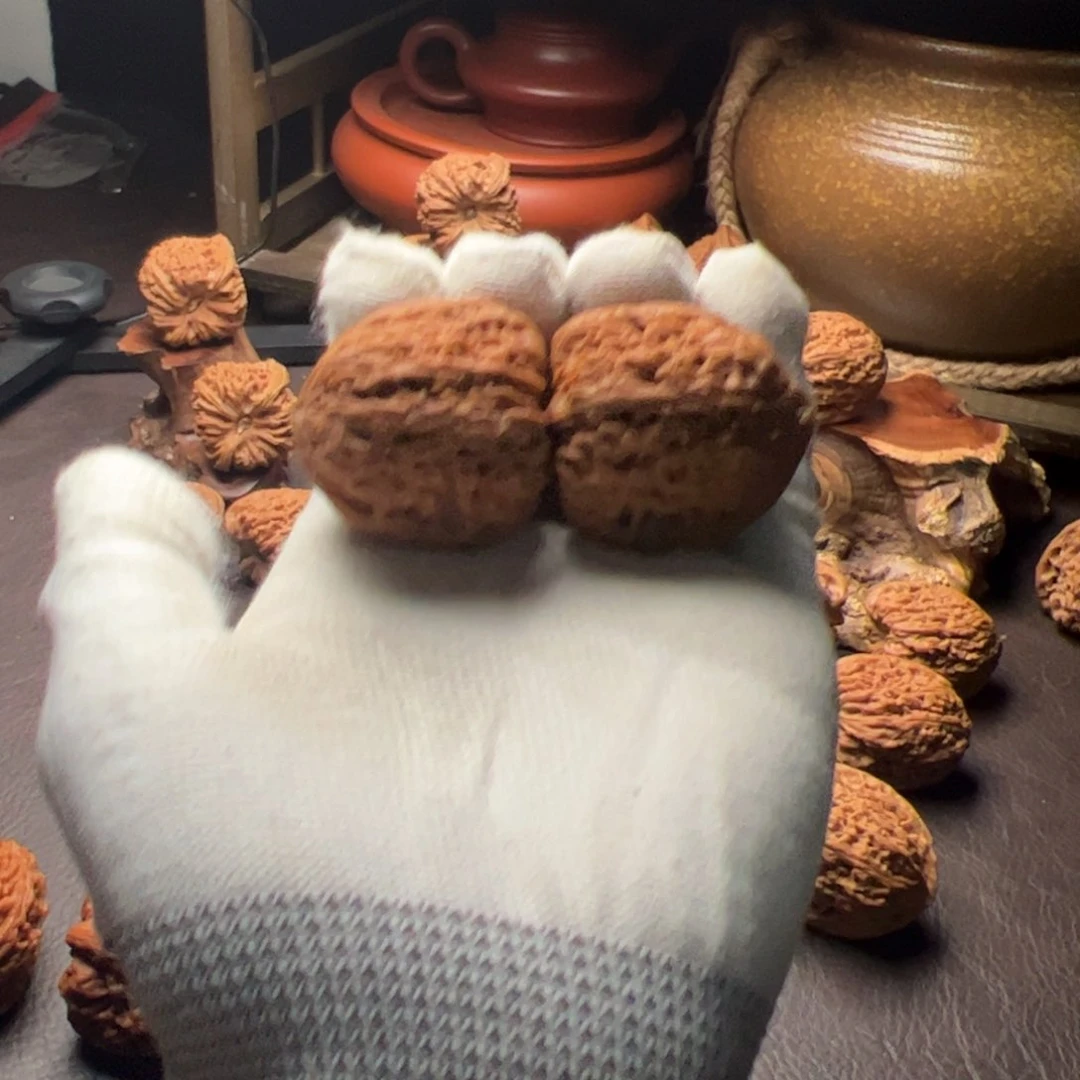 文玩核桃吊坠拉丝凹底逐鹿南将石