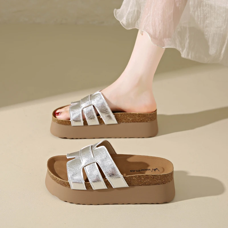 32-39码时尚厚底凉拖鞋女夏外穿2025新款舒适百搭中跟5cm一字拖潮