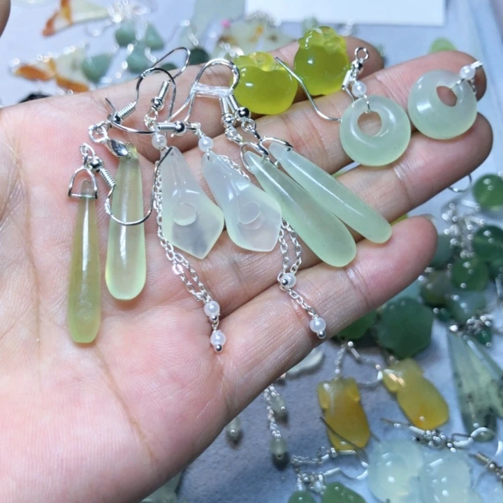 【闪购商品】蛇纹石玉耳环未镶嵌见**天