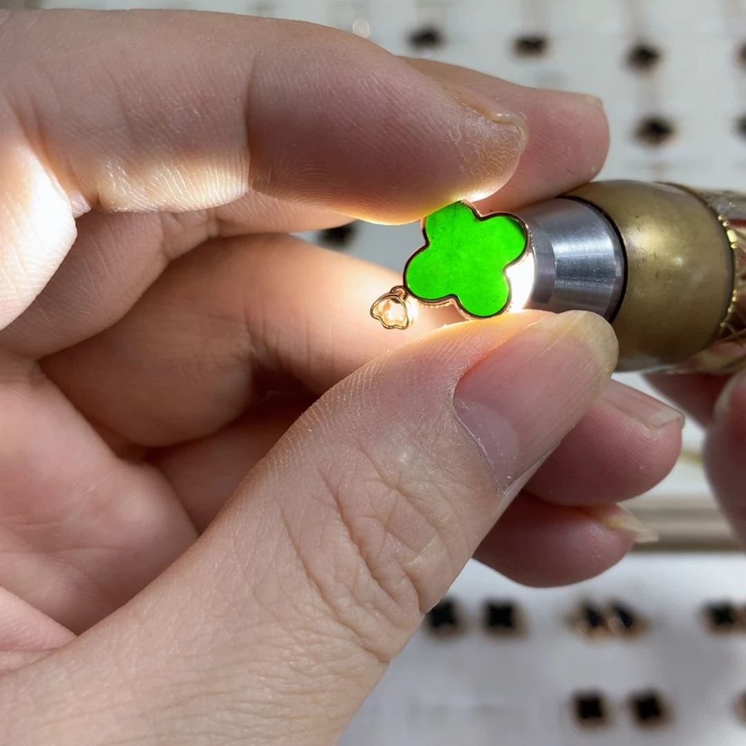 定制翡翠18K金镶嵌墨翠小草吊坠