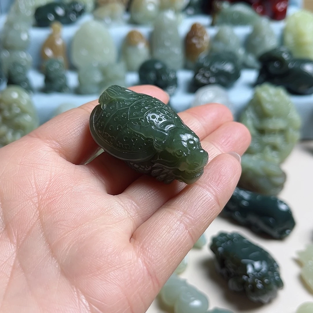 和田玉未镶嵌把件