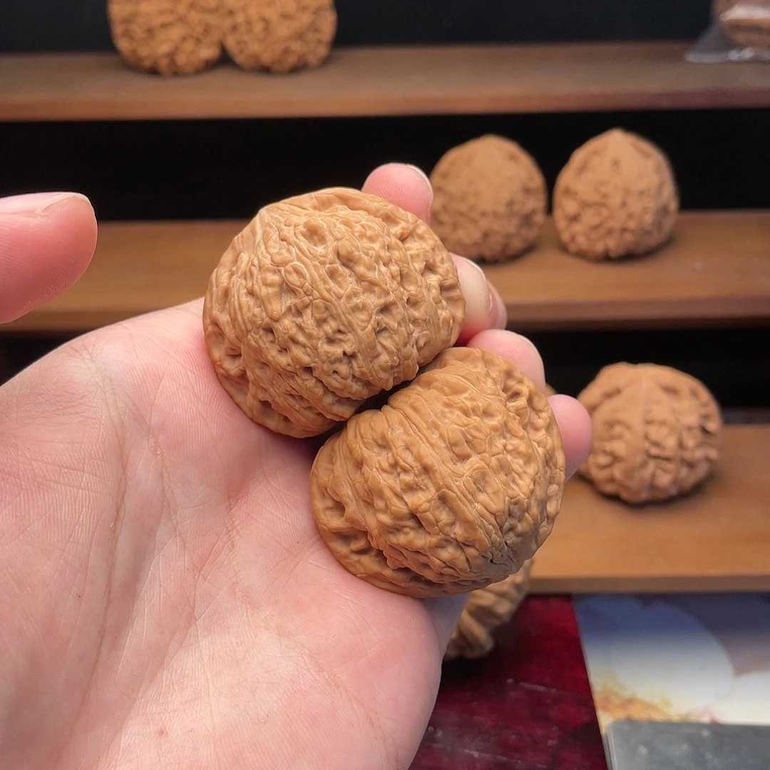 文玩核桃把件44毕业圆润肉球泥鳅背