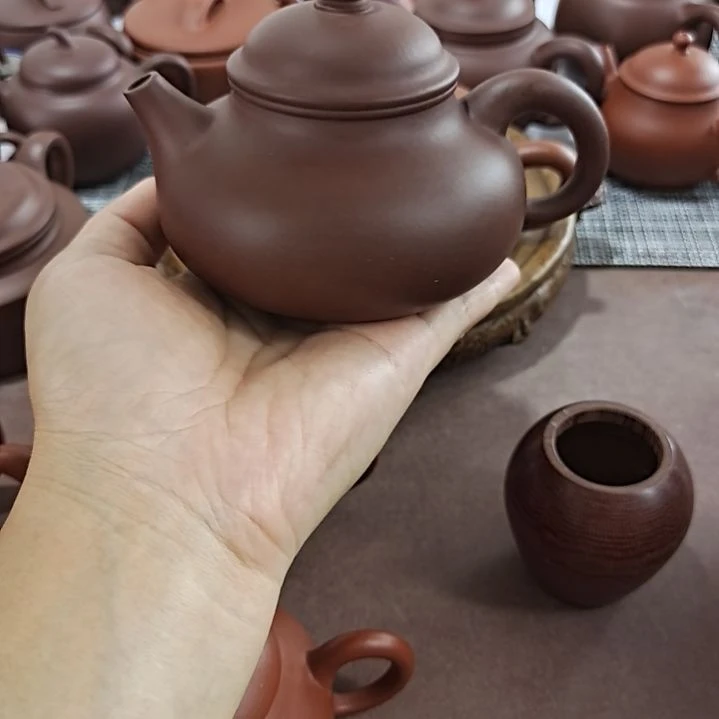 茶壶紫砂容天，瑕疵，介意勿拍，不退不换