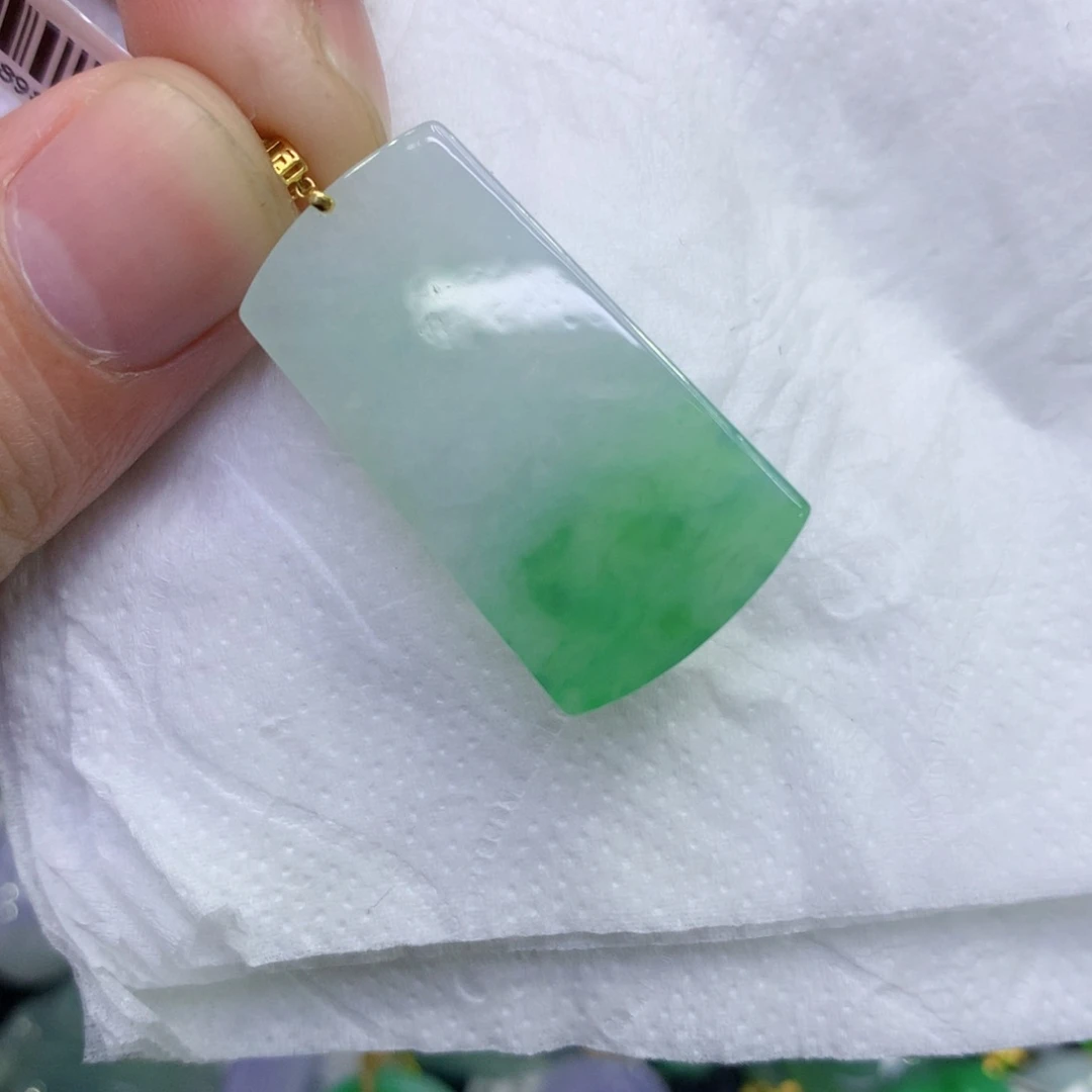 颈饰18K金镶嵌翡翠