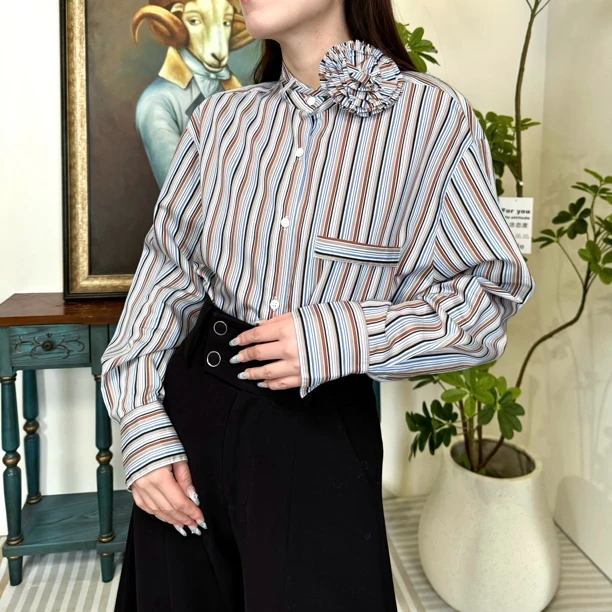 早春时尚立领气质立体装饰花朵宽松竖条纹长袖衬衫cs00151