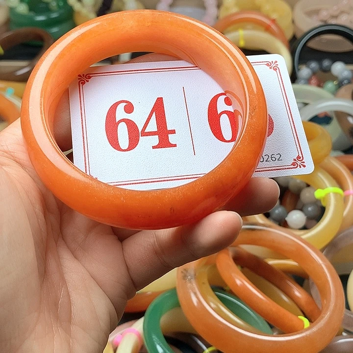未镶嵌石英质玉（黄龙玉）手镯董*玉