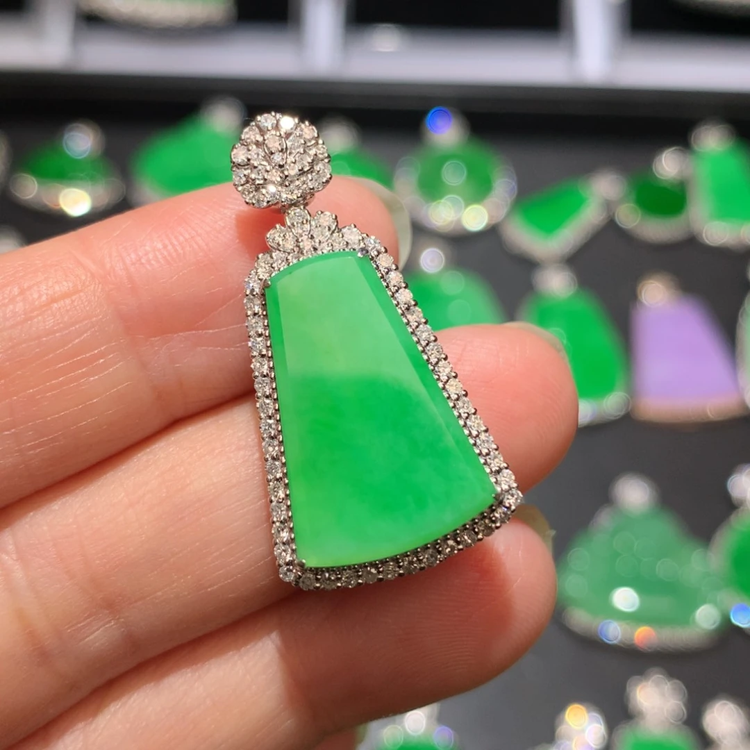 翡翠颈饰18K金镶嵌翡翠