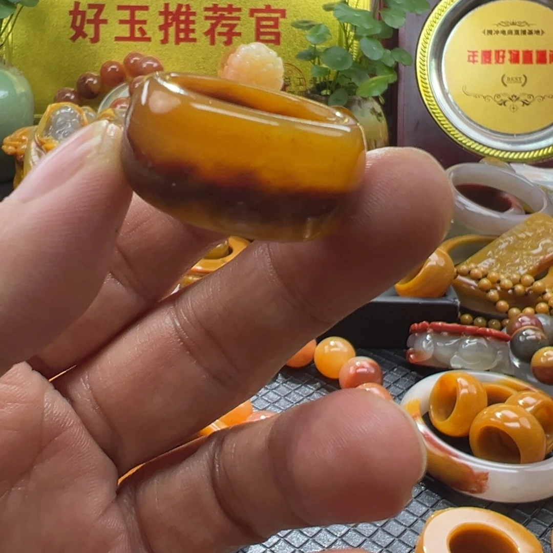 石英质玉未镶嵌颈饰