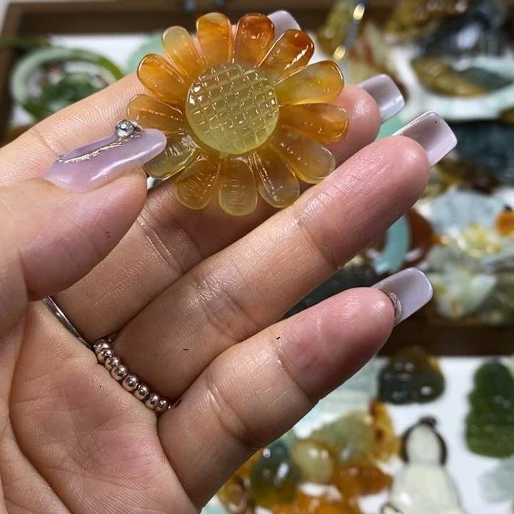 蛇纹石玉未镶嵌吊坠