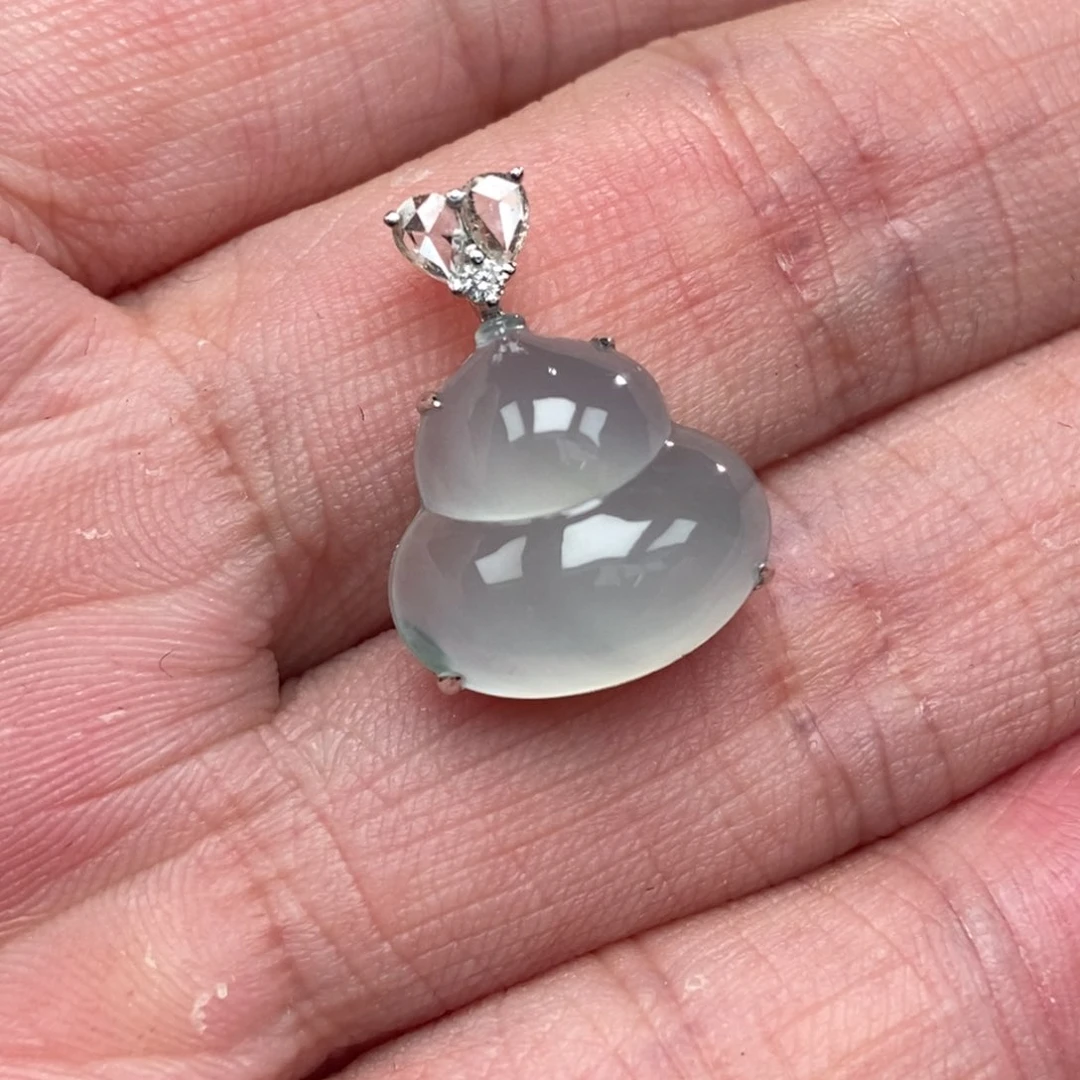 颈饰18K金镶嵌翡翠葫芦