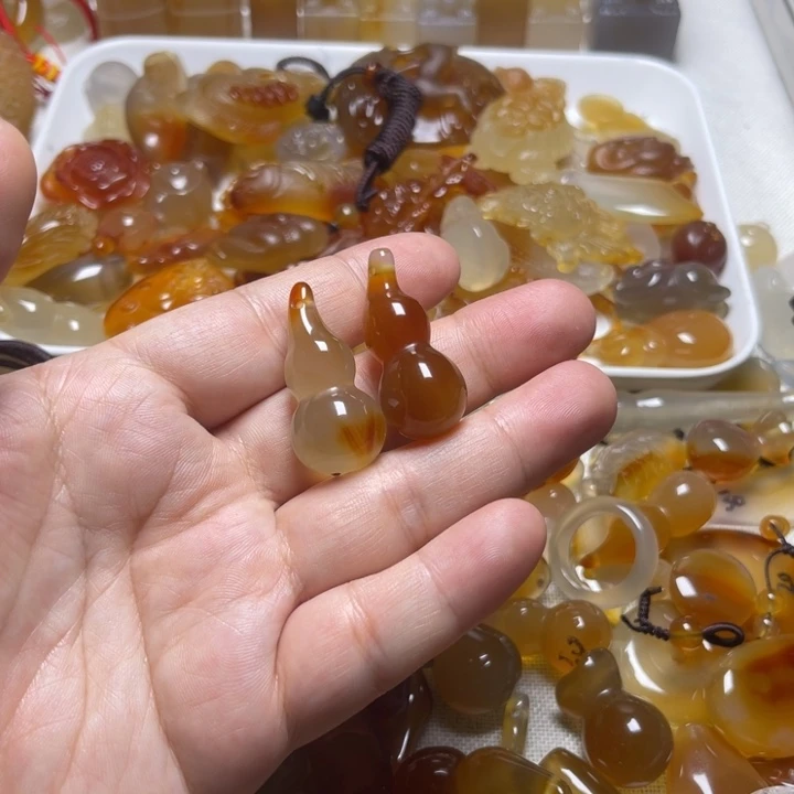 玛瑙/玉髓颈饰未镶嵌鱼****06602