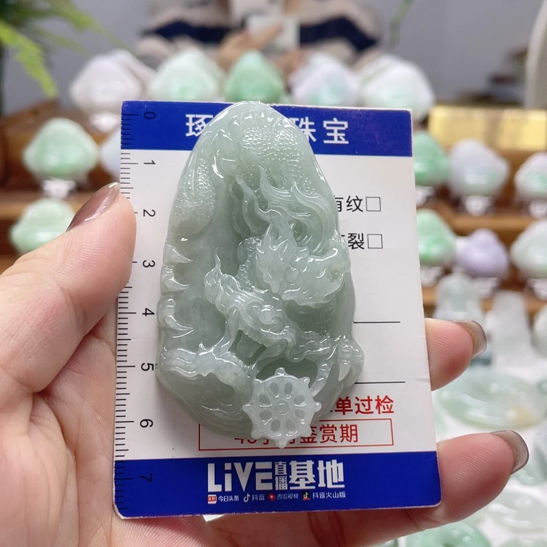 颈饰未镶嵌翡翠龙牌