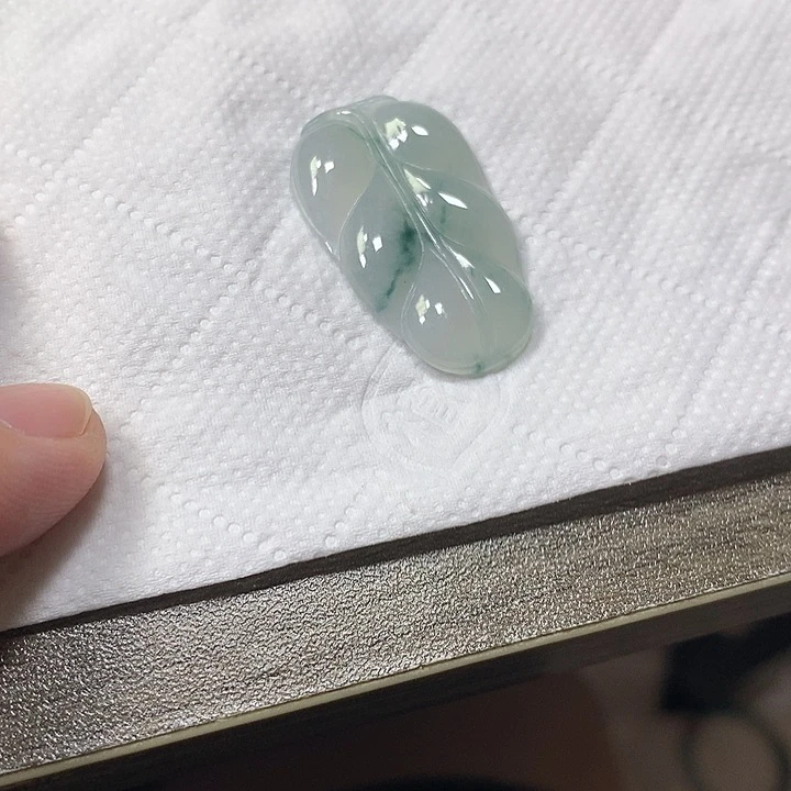 翡翠未镶嵌颈饰叶子