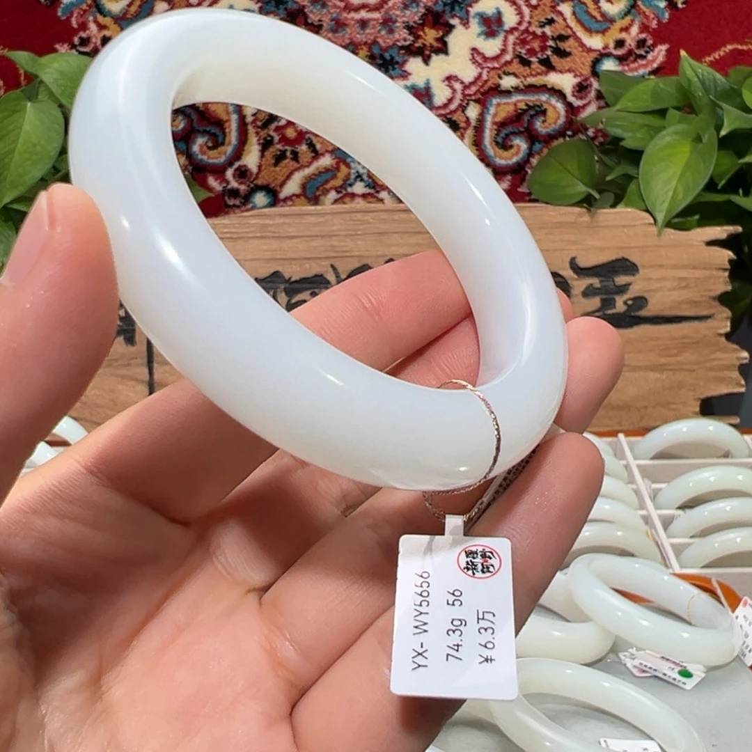 未镶嵌手镯和田玉新疆上等羊脂玉手镯白细油润可毕业级别老料