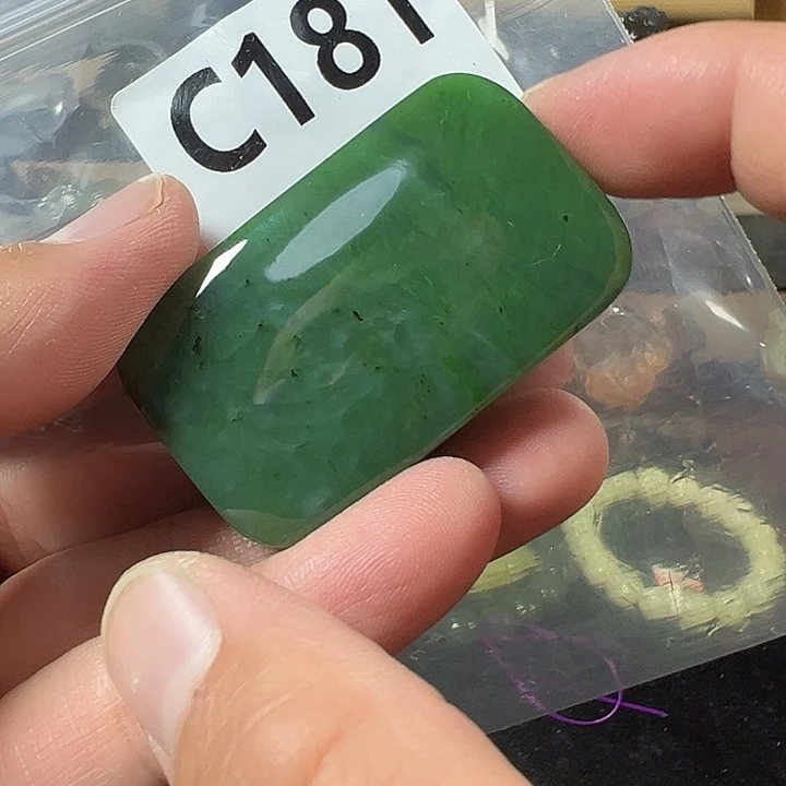 S***y和田玉未镶嵌颈饰