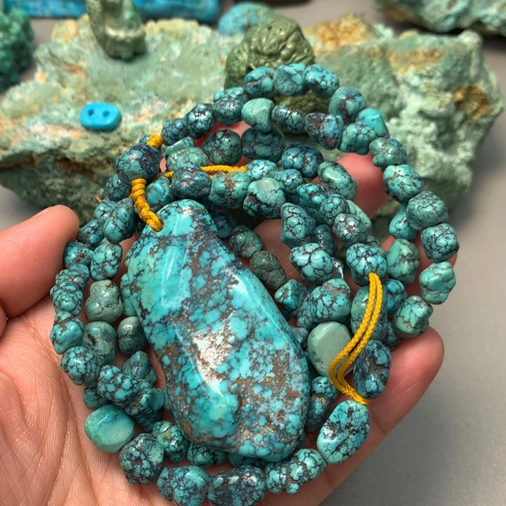 绿松石未镶嵌颈饰