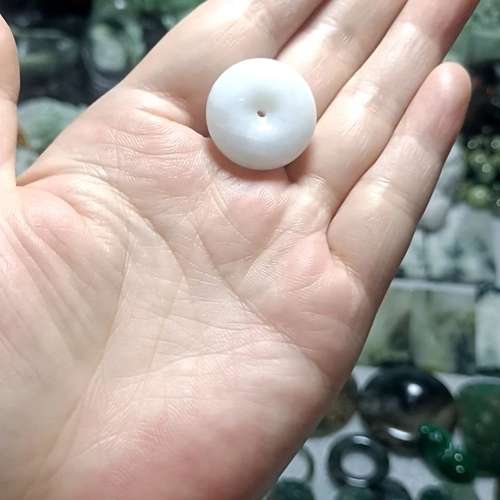 独山玉未镶嵌吊坠