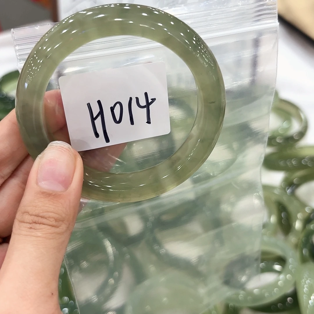 鱼***途岫玉未镶嵌手镯111