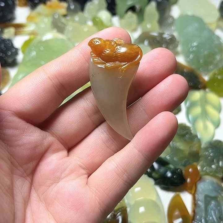 未镶嵌蛇纹石玉颈饰路**客