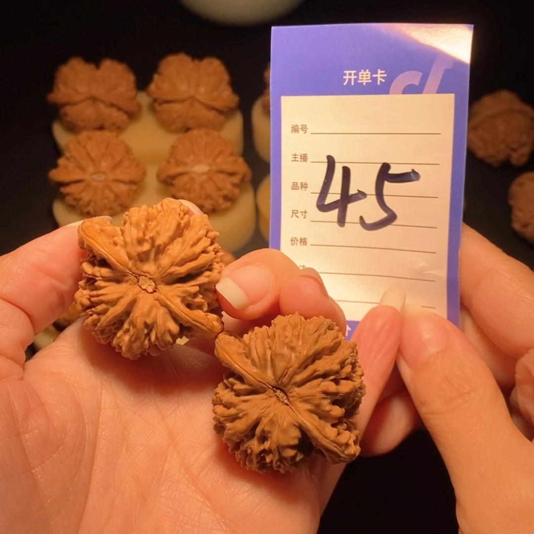 文玩核桃把件满天星40左右 偏远地区不发货