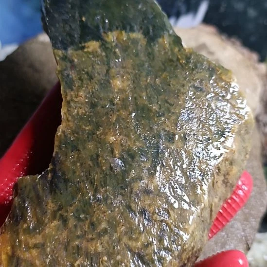 蛇纹石玉未镶嵌珠宝奇石