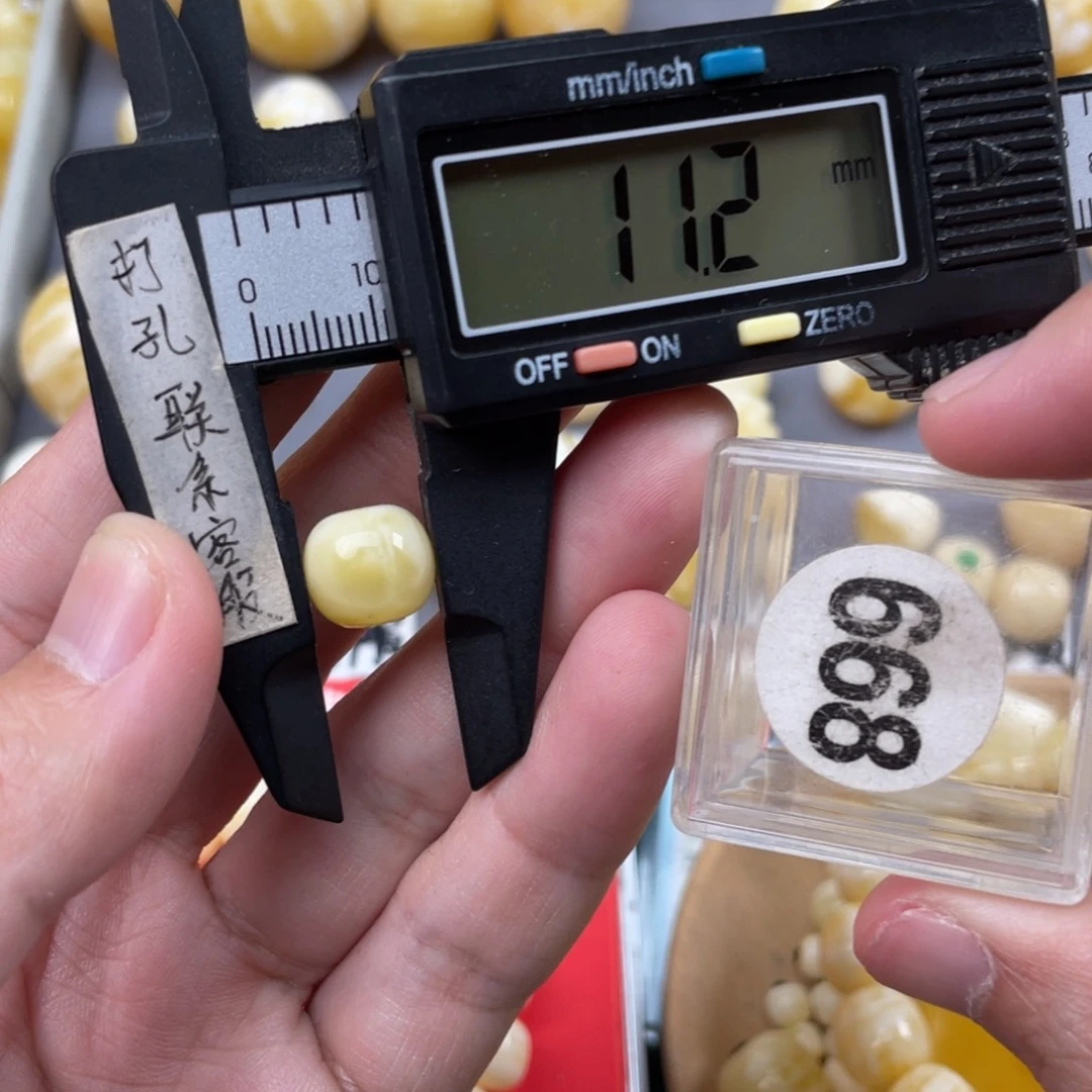 蜜蜡珠宝奇石未镶嵌