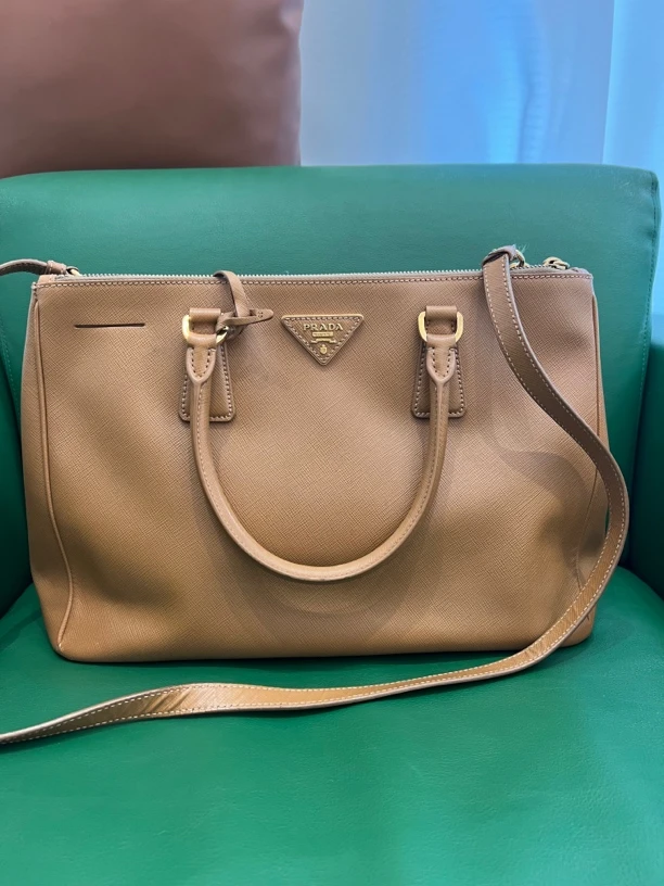95新 Prada/普拉达 Prada/普拉达 焦糖杀手包 尺寸:14×23×33