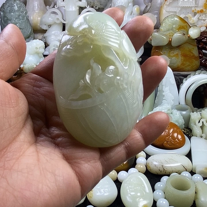 和田玉未镶嵌把件