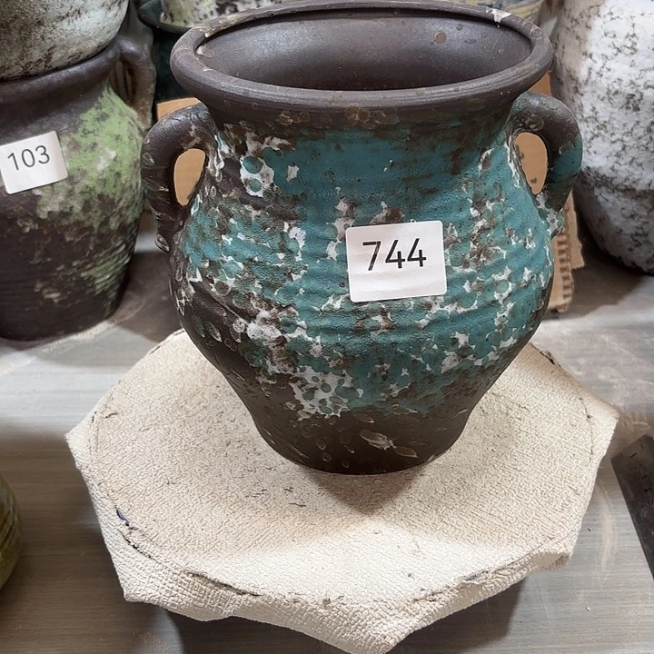 摆件陶高20，口12，无孔744