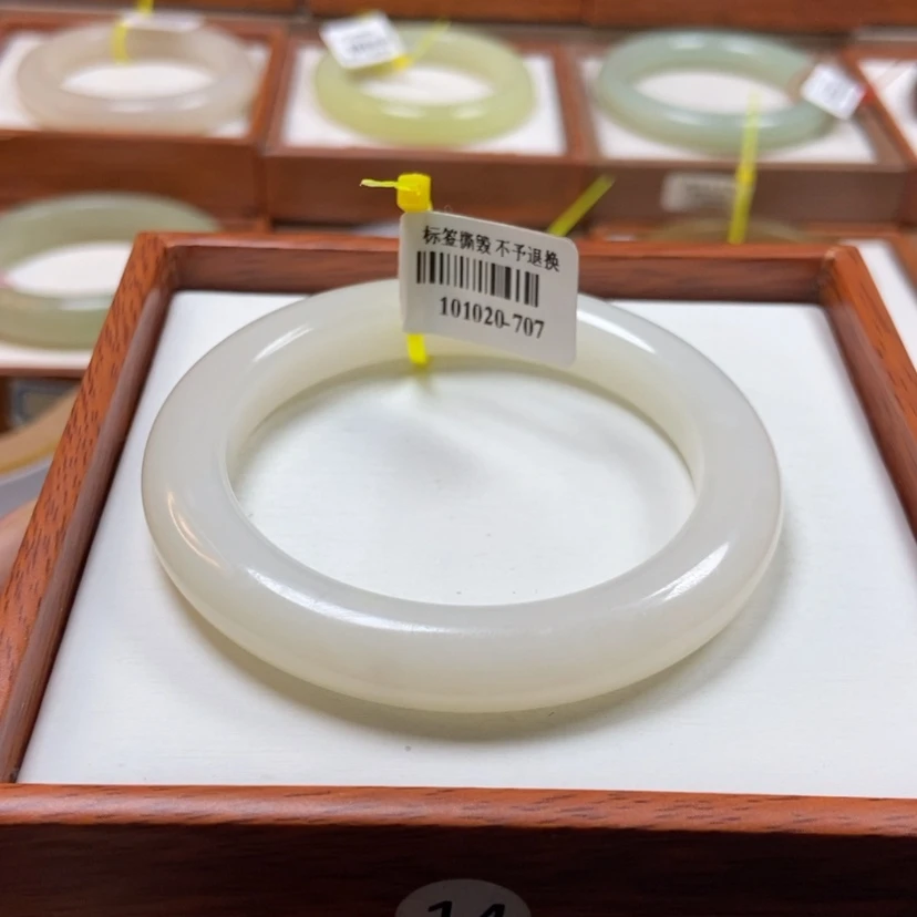 【闪购商品】和田玉手镯未镶嵌52.3。