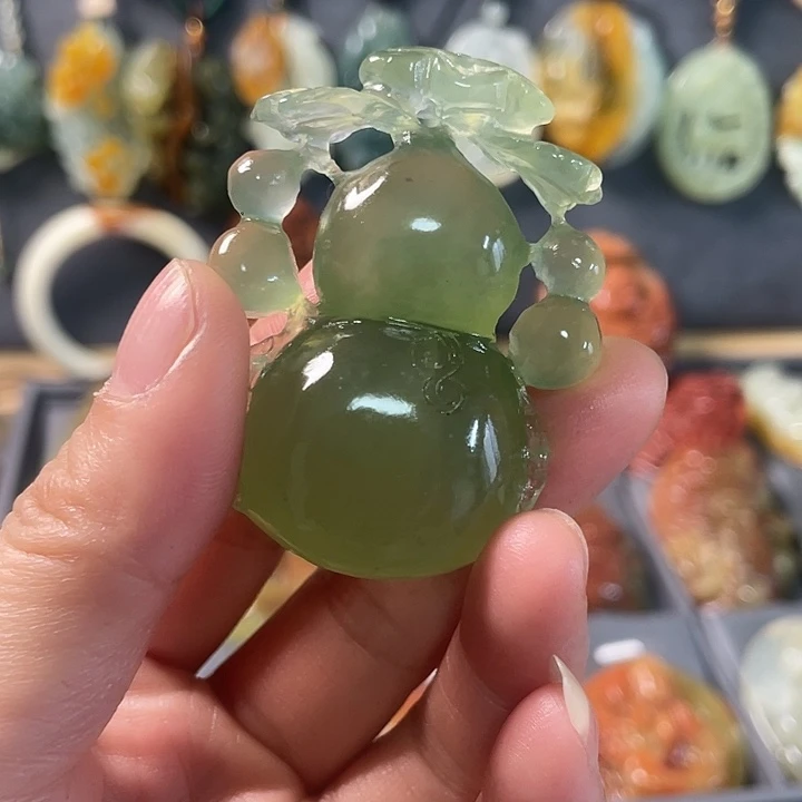 蛇纹石玉未镶嵌挂件