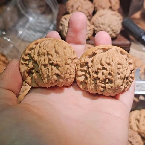 吊坠文玩核桃45闷白