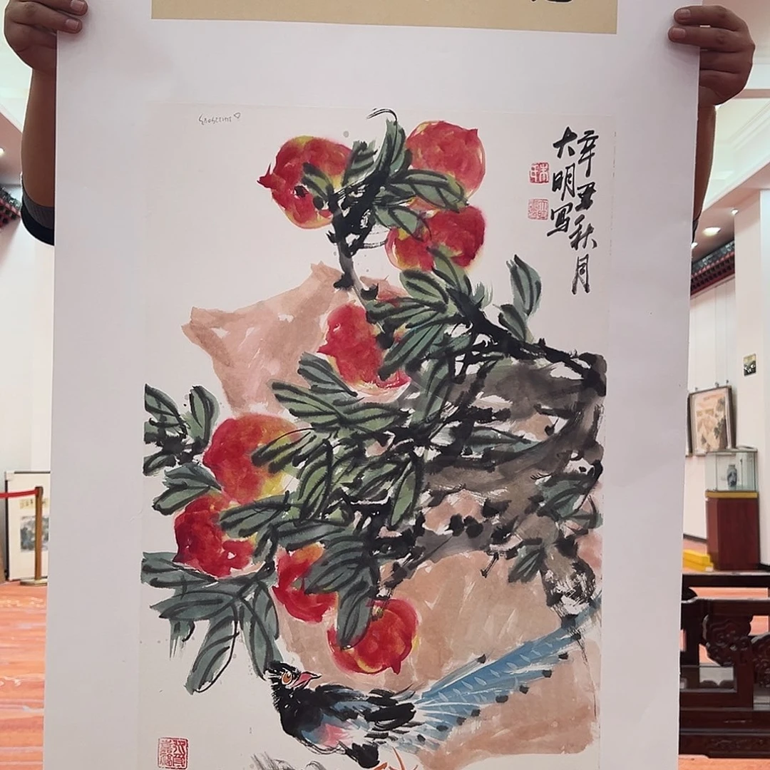 国画朱大明原作溯源带证件合影视频