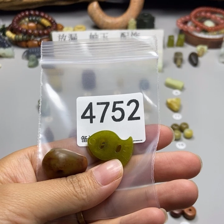 一***耐蛇纹石玉未镶嵌颈饰