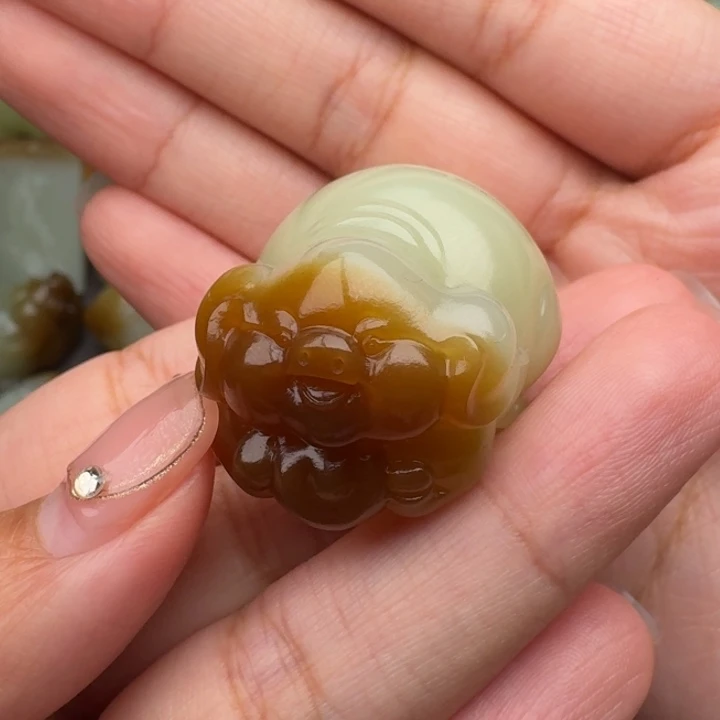 和田玉颈饰未镶嵌玉*儿